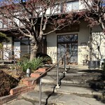 豆の花とうふ料理 - 玄関を入ると、右に1部屋、左に2部屋