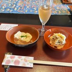 豆の花とうふ料理 - 右が白和え(とってもクリーミー)、左がすくい豆富