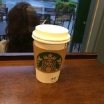 スターバックス・コーヒー - チャイ ティーラテで雨宿り