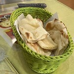 NAINA - ナンおかわり