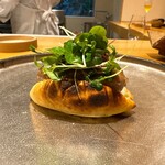 280080040 - 自家製の生ソーセージのホットドッグ