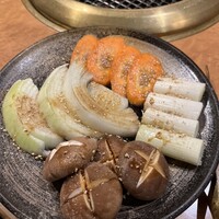 ホルモン焼肉 富や 栄店 - 