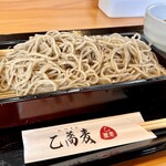 乙蕎麦 - 冷水でキリリと締められた粗挽きは最高！