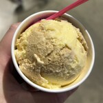 サーティワンアイスクリーム - 料理写真:期間限定メローバターアーモンドクッキー　カップシングル　420円