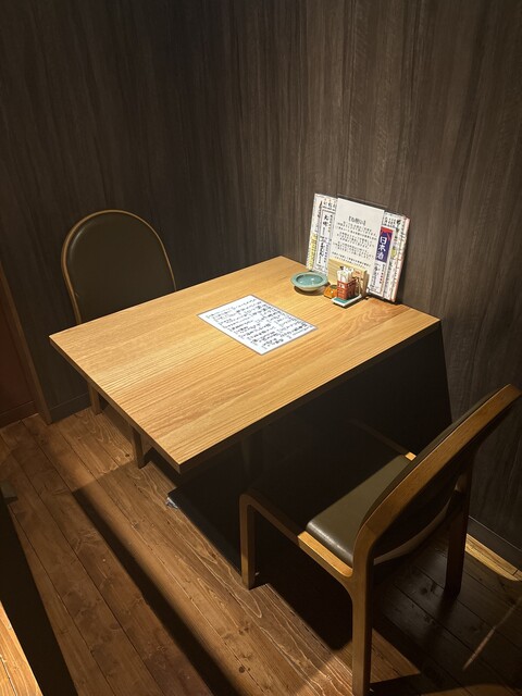 座席 : 海鮮炭焼厨房 笑○ （かいせんすみやきちゅうぼう えみまる