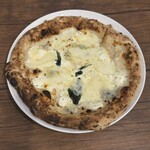 Pizzeria Cor a Cor - クワトロフォルマッジ