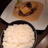 旬菜ステーキ処 らいむらいと - ご飯大盛り(お代わり含め無料)