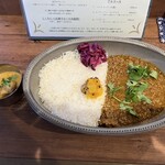 よすが舎 - チェティナード風ポークキーマ、ミニカレー（バターチキンカレー）