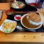 ひなたかなた - カツカレー。サラダと味噌汁付きです
