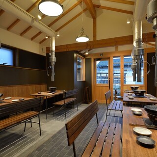 炭火焼肉 TAKIBI - 内観写真: