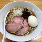 煮干中華ソバ イチカワ - 「濃厚煮干ソバ（黒）」780円＋「出汁打込み式味玉」100円（2014年6月）