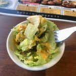 ステーキ＆ハンバーグ専門店　肉の村山 - サラダは¥110-