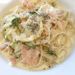 TWELVE ON THE PARK BAR & GRILL - サーモンとズッキーニのレモンクリームタリアッテレ