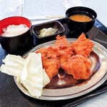 エリエールゴルフクラブ - 伊予ざんぎ、ご飯、味噌汁、漬物