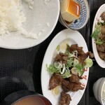 箱ざき食堂～米ともつ煮 ホルモン定食～ - 