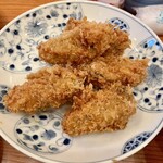 とんかつ河 - かなり大ぶりな牡蠣フライ