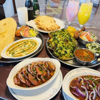 香ばしいガーリックチキンと選べる4種のカレーランチセット◎