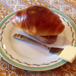 グルメ、ボルドー - フランスパンの上にバターロール(*ﾟﾛﾟ)