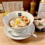 中華そば 髙野 - いつも綺麗な味玉