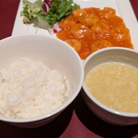 ジョーズ シャンハイ ニューヨーク 銀座店 - ぷりぷり海老のチリソース煮、ご飯、スープ