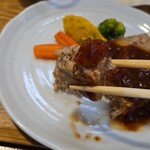 キッチン ブルー グローブ - 最初はダイストマトを添えて