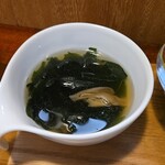 キッチン ブルー グローブ - わかめスープのアップ