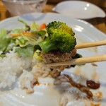 キッチン ブルー グローブ - ブロッコリーを添えて