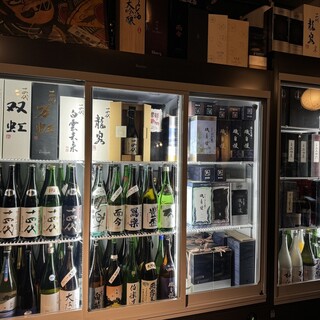 店主厳選イケてる日本酒とトンでる変態酒（常備200銘柄以上）