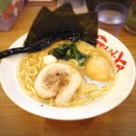 横浜家系ラーメン 吟家 - 醤油味玉ラーメン