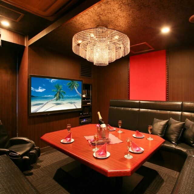 座席 : カラオケパセラ 新宿本店 - 新宿三丁目/カラオケ | 食べログ