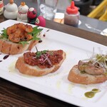 トリワイン ＰＩＫＯＳＨＨＨＵ - ブルスケッタ(トリチリ、ボロネーゼ、かもネギ)