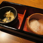 生粋 - にんにくチップとあら塩