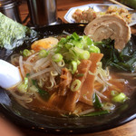 葉隠一番 - ラーメンも野菜たっぷり！