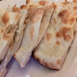 インディアンレストラン西麻布 by KENBOKKE - アツアツ、サクサク、しっとりナン♪