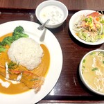 JASMINE THAI - サーモンカレーのランチセット