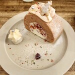 cafe days - こちらはクリスマスにいただいたロールケーキ(*≧∀≦)