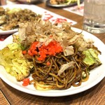 新時代 - 丸皿焼きそば580円