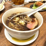 新時代 - 黒醤油の鴨らーめん380円