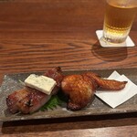 にしぶち飯店 - 蜂蜜チャーシュー・ブルーチーズのせ　　　　　　　　　　燕の巣入り手羽先