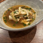 にしぶち飯店 - クエ火鍋スープ、松茸、玉ねぎ