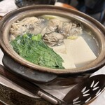 居酒屋 てげてげ - 牡蠣の湯豆腐