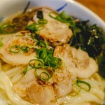 ヨコクラうどん - 鶏チャー葱炙り脂あい盛り
