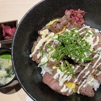 焼肉料理 牛吉日和 - 甘卵　焼肉丼　大盛り　1300円
