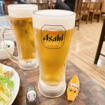 海鮮と骨付鳥 讃岐酒場 - 生ビールは、アサヒスーパードライ☆
            ※めちゃくちゃ忙しそうだ