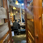 じょうもん - 奥の方は広いです。