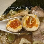 手打ち 蓮 - 奥久慈卵の味玉。