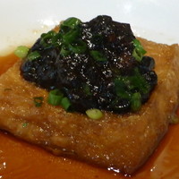 中国飯店 富麗華 - 揚げ豆腐と海老の蒸し物　豆鼓ソース