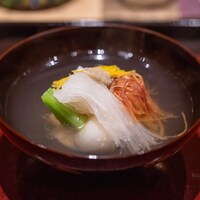 青蓮院門跡前 月おか - 2025.1 煮物椀（鳥取産松葉蟹、大原産蕪、紅白の人参、柚子）