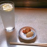 豚太郎 - お通し＆レモンサワー