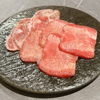 #ヒロキヤ六本木 - 美味しいタンの盛り合わせ